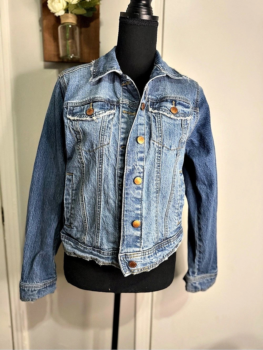 Universal Thread Women's Denim Jean Jacket Size XS Like New